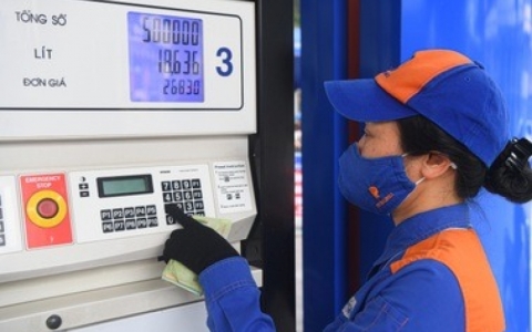 Giá xăng tăng vượt 20.000 đồng/lít