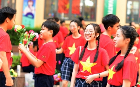 Hà Nội cho học sinh nội thành nghỉ học trong 3 ngày hợp luyện, sơ duyệt, tổng duyệt A80