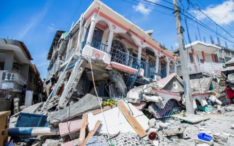 Haiti tan hoang sau động đất kinh hoàng, 1.297 người chết