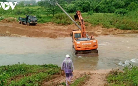Hồ chứa Y&ecirc;n Lập, Quảng Ninh bắt đầu xả tr&agrave;n để đảm bảo an to&agrave;n