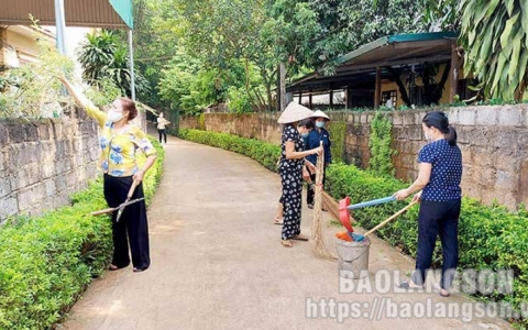 Phụ nữ thôn Ao Đẫu: “Xây dựng gia đình 5 không, 3 sạch” gắn với xây dựng nông thôn mới