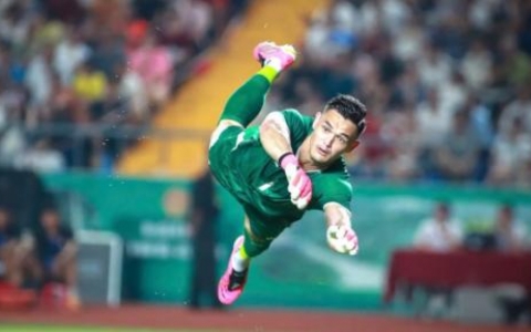 Thủ m&ocirc;n L&ecirc; Giang Patrik &ldquo;lập c&uacute; đ&uacute;p&rdquo; tại ASEAN Cup 2026?