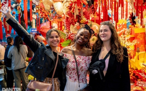 Việt Nam miễn visa cho công dân 12 nước từ 15/8 để kích cầu du lịch