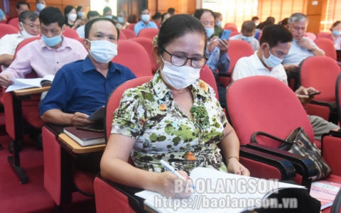 250 người được tập huấn nghiệp vụ điều tra, r&agrave; so&aacute;t hộ ngh&egrave;o, cận ngh&egrave;o, hộ c&oacute; mức sống trung b&igrave;nh năm 2021