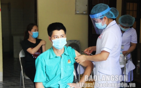 Chiến dịch ti&ecirc;m vắc xin COVID-19 diện rộng: Phấn đấu đạt tỷ lệ bao phủ vắc xin cao nhất cho người d&acirc;n