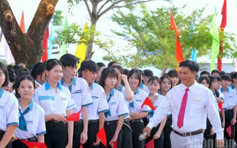 Đồng loạt khai giảng năm học mới tại v&ugrave;ng s&ocirc;ng nước C&agrave; Mau