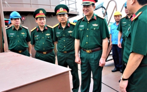 Thượng tướng Bế Xu&acirc;n Trường kiểm tra Nh&agrave; m&aacute;y Z173