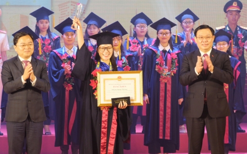 Vinh danh 88 thủ khoa tốt nghiệp đại học năm 2020