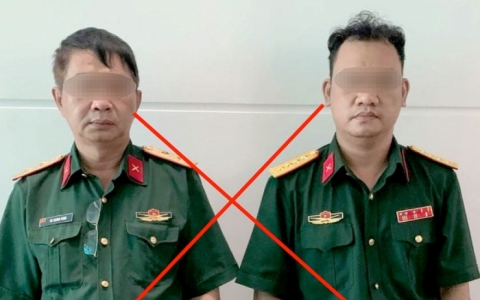 X&eacute;t hỏi 2 người đ&agrave;n &ocirc;ng giả mạo trung tướng, đại &uacute;y qu&acirc;n đội
