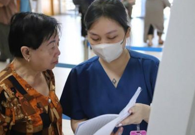 Tăng mạnh phụ cấp, tạo động lực giữ ch&acirc;n nh&acirc;n vi&ecirc;n y tế