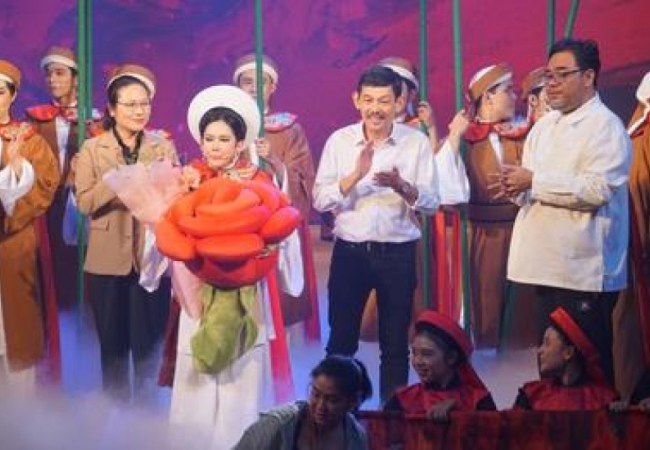 "Hồn thơ ngọc" chạm trái tim khán giả bằng hình thức thử nghiệm độc đáo