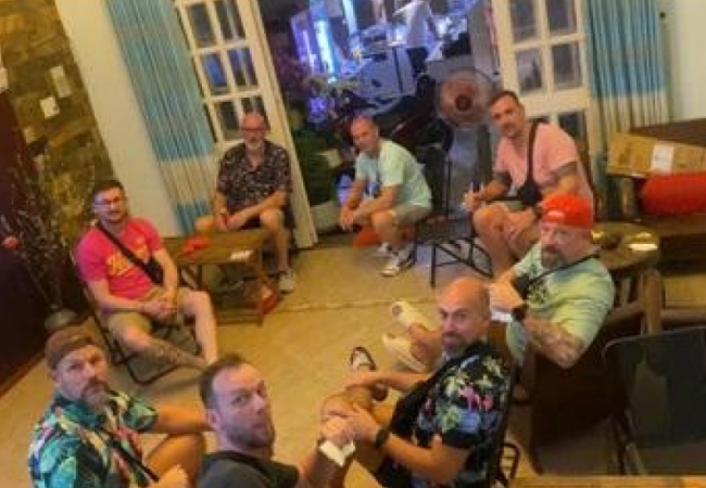 8 kh&aacute;ch T&acirc;y mua b&aacute;nh l&uacute;c 0h, bất ngờ v&igrave; h&agrave;nh động của chủ qu&aacute;n ở Vũng T&agrave;u