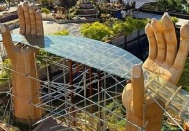 C&acirc;y cầu "nh&aacute;i" Cầu V&agrave;ng ở Đ&agrave; Nẵng g&acirc;y x&ocirc;n xao d&ugrave; chưa ch&iacute;nh thức mở cửa