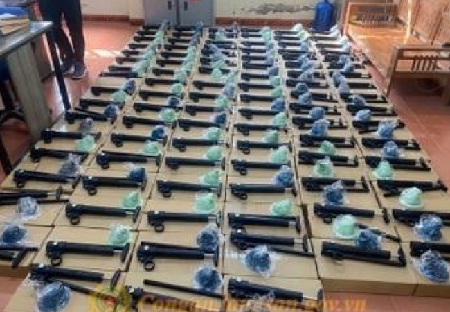Gần 320 khẩu s&uacute;ng qu&acirc;n dụng nhập khẩu dưới dạng sản phẩm th&ocirc;ng tắc bồn cầu