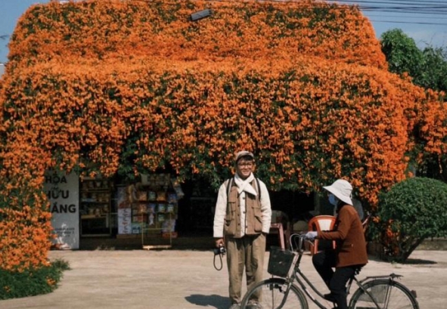 Ng&ocirc;i nh&agrave; hoa x&aacute;c ph&aacute;o phủ k&iacute;n như m&aacute;i r&egrave;m che phủ ở L&acirc;m Đồng lại g&acirc;y sốt