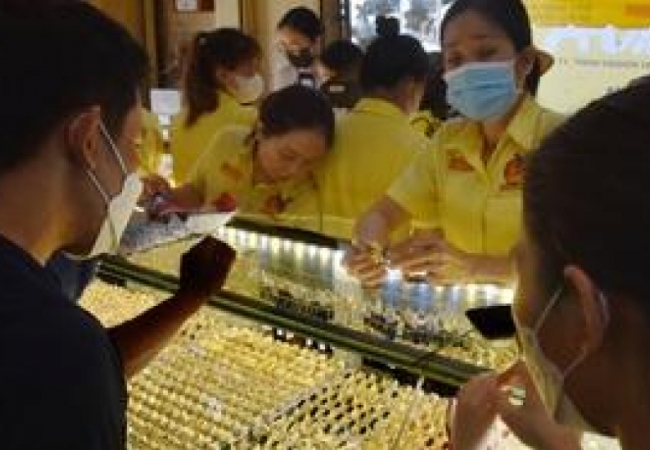 Gi&aacute; v&agrave;ng h&ocirc;m nay, 10-3: Đảo chiều sụt giảm mạnh