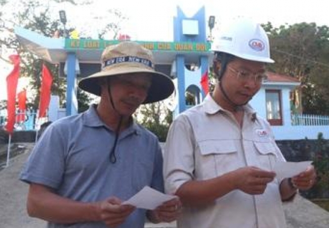 H&agrave;ng trăm cử tri 2 cụm đảo ở C&agrave; Mau đi bầu cử sớm