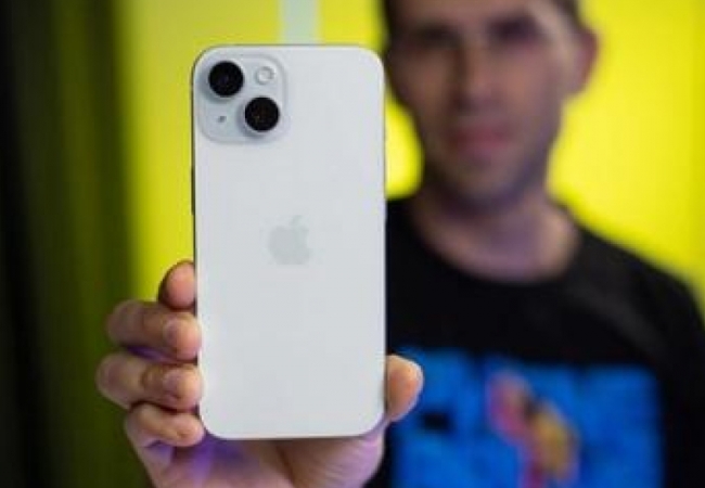 iPhone 15 tăng gi&aacute;, đắt hơn cả iPhone 17e