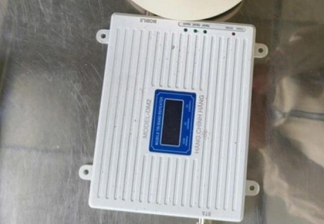 Người đ&agrave;n &ocirc;ng sử dụng thiết bị k&iacute;ch s&oacute;ng g&acirc;y nhiễu bị xử phạt