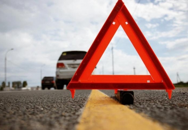 Nguy&ecirc;n tắc an to&agrave;n &iacute;t người ch&uacute; &yacute; khi dừng xe khẩn cấp tr&ecirc;n đường cao tốc