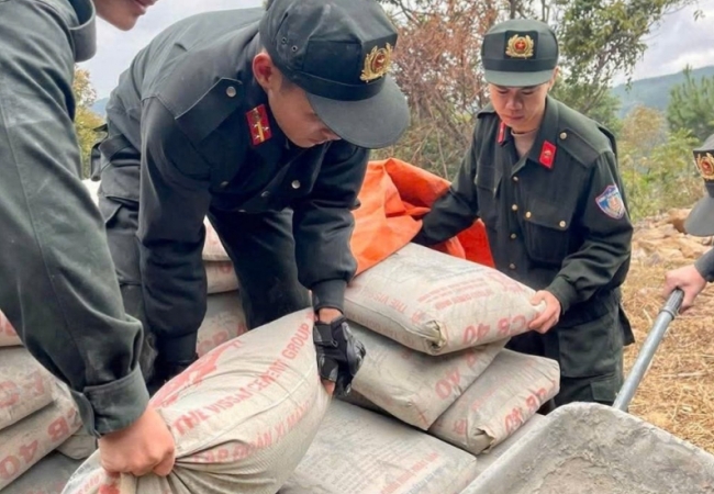 Thanh niên Công an tỉnh xung kích tình nguyện vì Nhân dân phục vụ