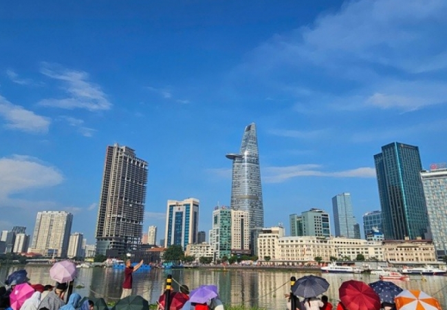 Những địa điểm xem diễu binh, pháo hoa và trình diễn máy bay “không có chỗ chê” dịp 30-4