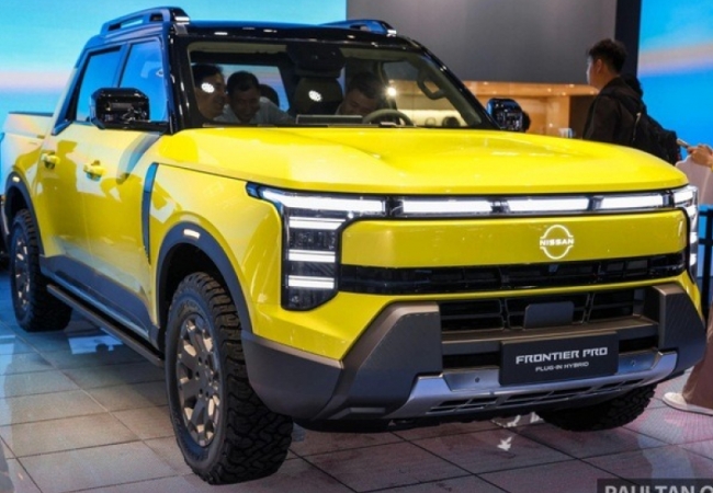 Nissan trình làng "đàn anh" Navara: Chạy điện 135km, có thể về Việt Nam?