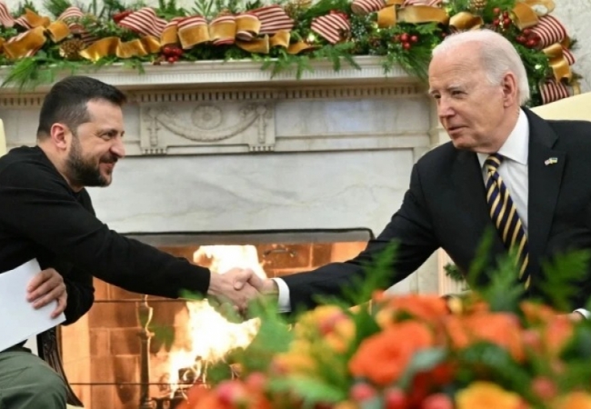 Tổng thống Mỹ ký ban hành luật viện trợ quân sự bổ sung cho Ukraine