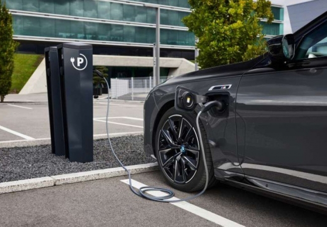 Xe hybrid sạc điện không tiết kiệm nhiên liệu như nhà sản xuất quảng cáo