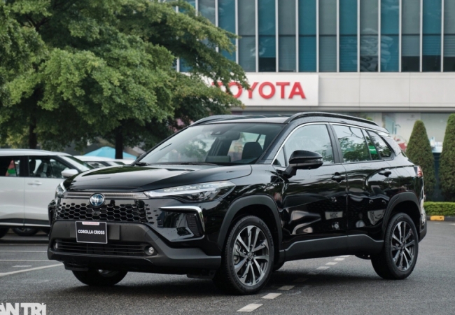 Áp lực từ các đối thủ, mẫu xe gầm cao của Toyota được giảm gần 50 triệu