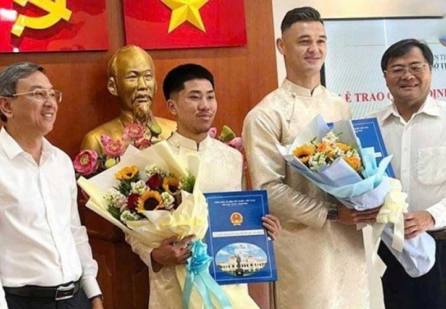 Bộ đ&ocirc;i Việt kiều Patrik L&ecirc; Giang, Khoa Ng&ocirc; ch&iacute;nh thức nhận quốc tịch Việt Nam