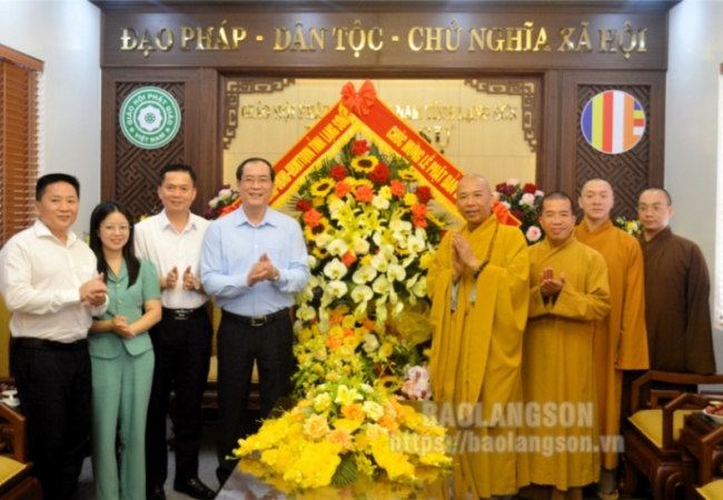 Đoàn công tác của tỉnh thăm hỏi, chúc mừng Ban Trị sự Giáo hội Phật giáo Việt Nam tỉnh nhân dịp lễ Phật Đản 2024