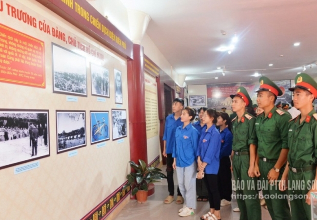 Hào khí Điện Biên