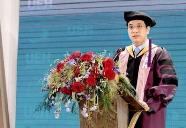 Ph&oacute; Gi&aacute;o sư, Tiến sĩ B&ugrave;i Quang H&ugrave;ng được bổ nhiệm Gi&aacute;m đốc Đại học Kinh tế Th&agrave;nh phố Hồ Ch&iacute; Minh