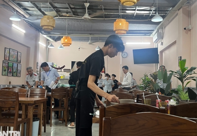 Quán lòng xe điếu nổi tiếng TPHCM bị kiểm tra, tạm dừng đón khách