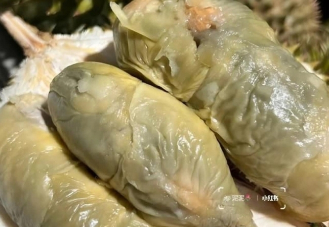 Sầu riêng nhìn như nhũn chảy nước mốc xanh, bán giá sốc 700.000 đồng/kg