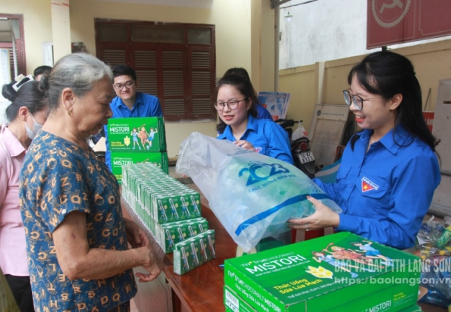 Tự hào tiến bước