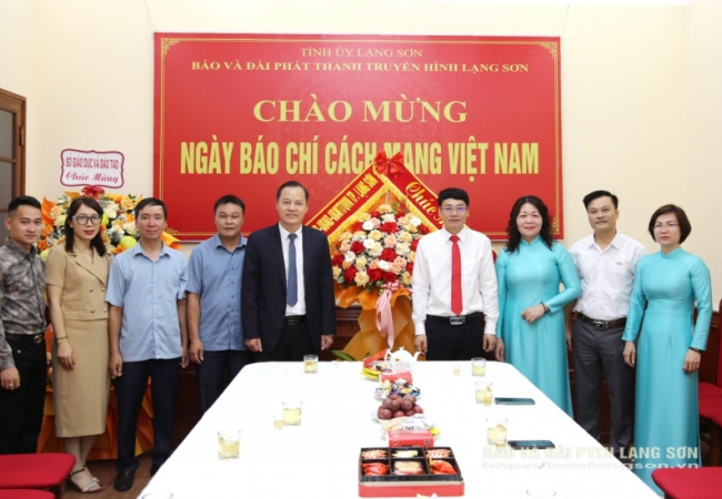 Các cơ quan, đơn vị đến thăm, chúc mừng Báo và Đài PTTH Lạng Sơn nhân kỷ niệm 100 năm Ngày Báo chí cách mạng Việt Nam