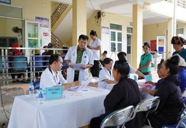 C&ocirc;ng an Điện Bi&ecirc;n đưa b&aacute;c sĩ, thiết bị về cơ sở kh&aacute;m bệnh miễn ph&iacute; cho nh&acirc;n d&acirc;n