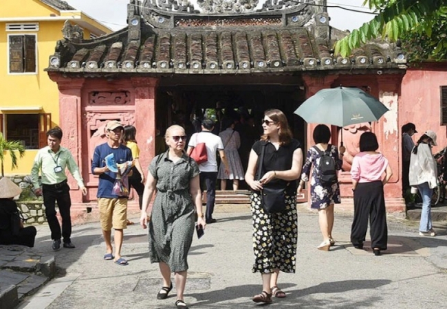 Thu hút khách quốc tế đến Việt Nam