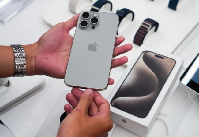 Giá iPhone 15 Pro Max "chạm đáy" tại Việt Nam