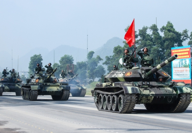 Trực thăng, tàu ngầm Kilo 636 luyện tập diễu binh trên biển dịp Quốc khánh 2-9
