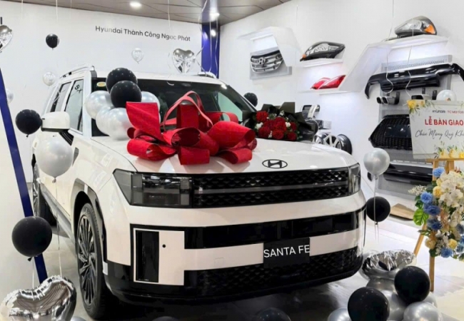 Hyundai Santa Fe nhận ưu đ&atilde;i ngỡ ng&agrave;ng th&aacute;ng 8/2026, gi&aacute; bao nhi&ecirc;u?