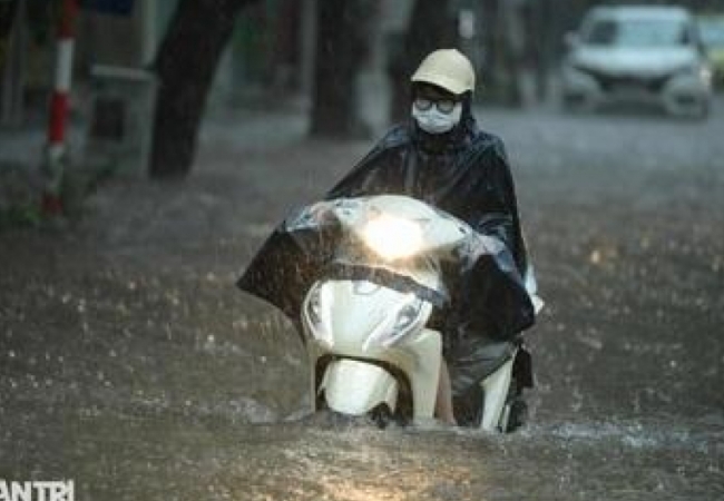 Sau khi đi qua vùng nước ngập, xe máy cần được kiểm tra những gì?