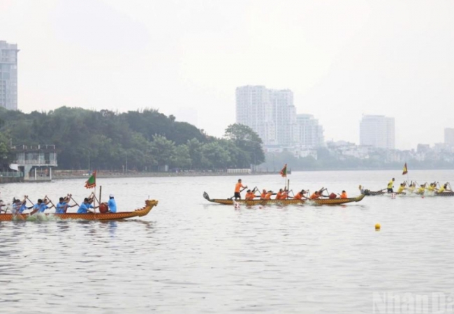 Tạo đ&agrave; ph&aacute;t triển du lịch thể thao