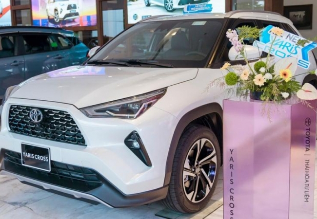 Toyota Yaris Cross giảm gi&aacute; s&acirc;u th&aacute;ng 8/2026, rẻ hơn KIA Seltos