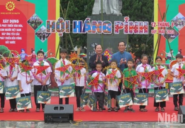 Lạng Sơn mở lễ hội Háng Pỉnh