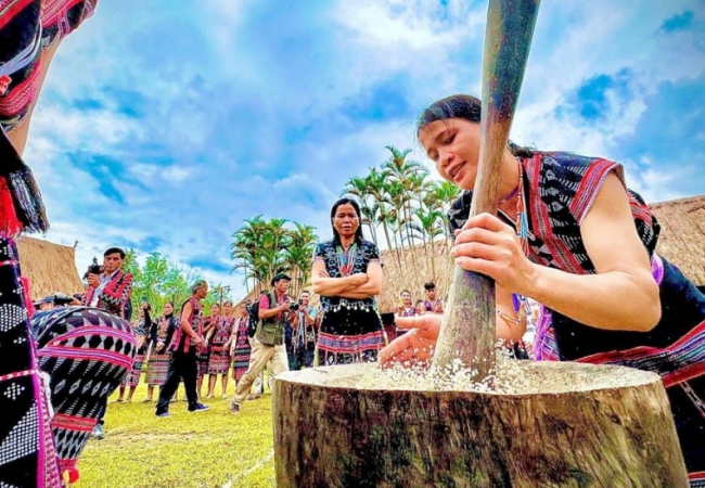 Ph&aacute;t huy gi&aacute; trị văn h&oacute;a của đồng b&agrave;o d&acirc;n tộc thiểu số, tạo lợi thế du lịch cộng đồng