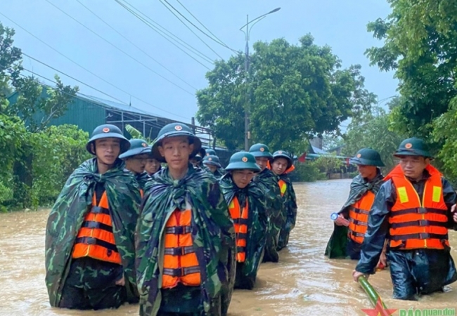 Sư đoàn 3 hỗ trợ người dân khắc phục hậu quả cơn bão số 3