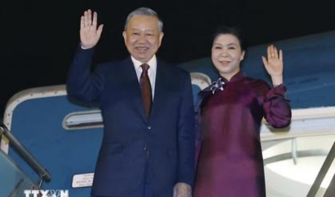 Tổng B&iacute; thư, Chủ tịch nước T&ocirc; L&acirc;m v&agrave; Phu nh&acirc;n l&ecirc;n đường thăm cấp Nh&agrave; nước đến Trung Quốc